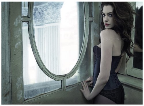 Anne Hathaway al desnudo